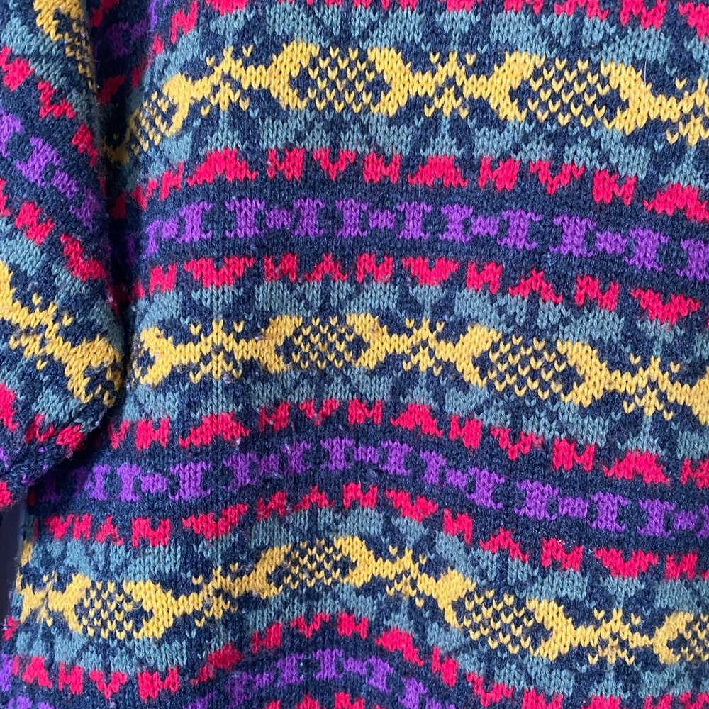 🌈 Retro Sweater 🌈 - Picture 2 of 3